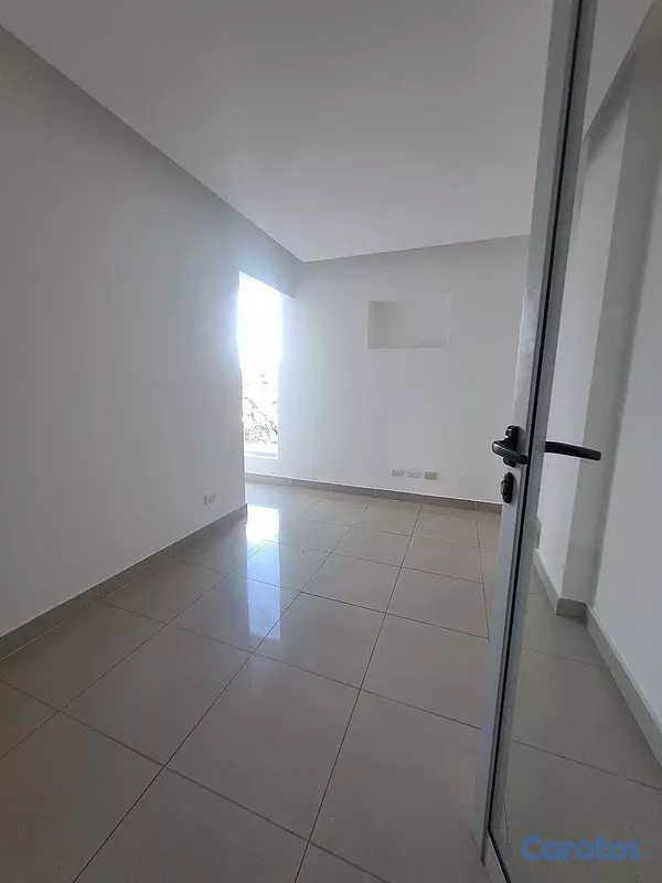oficinas y locales comerciales - Alquilo Local 3er  piso 33 mts en Ens. Julieta  11
