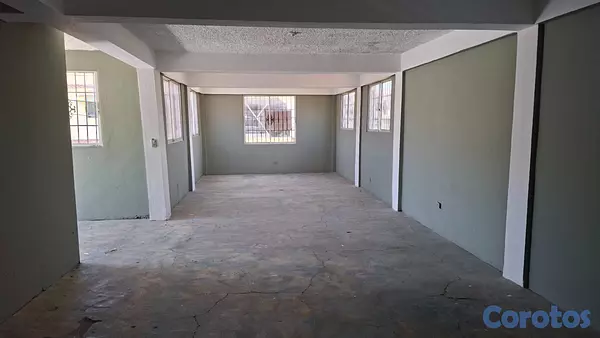 oficinas y locales comerciales - Local Segundo Nivel Amplio y espacioso. 14