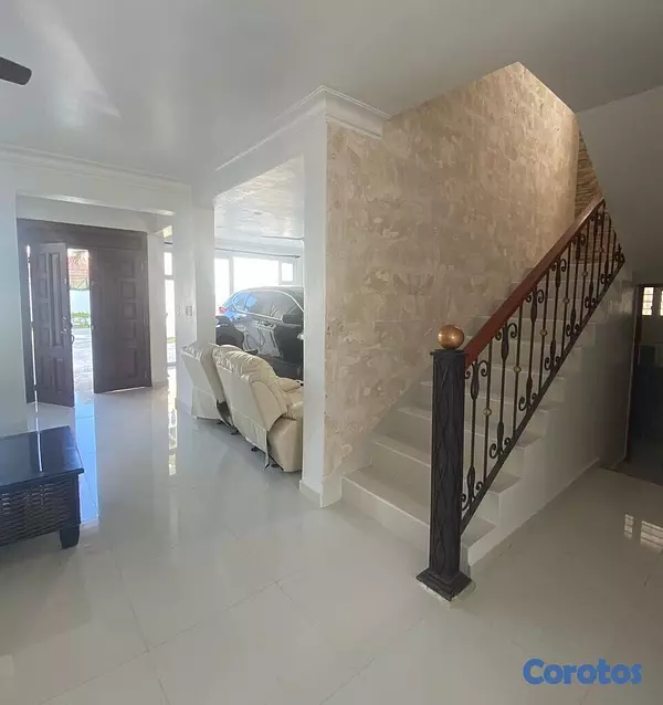 casas - VENDO CASA EN RESIDENCIALCERRADO DE 6 CASAS EN JUAN DOLIO A 5 MINUTOS DE LA PLA 7