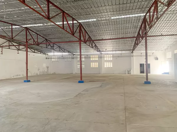 oficinas y locales comerciales - nave céntrica en Haina 5