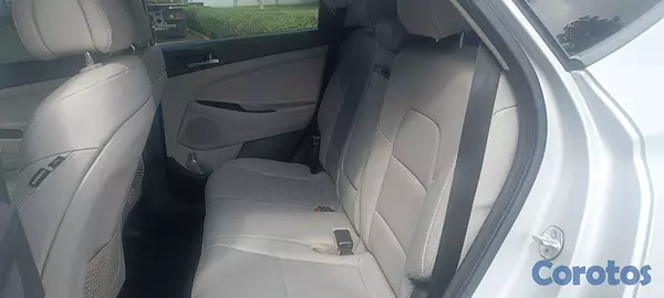 jeepetas y camionetas - Hyundai Tucson 2018  en excelentes condiciones  6