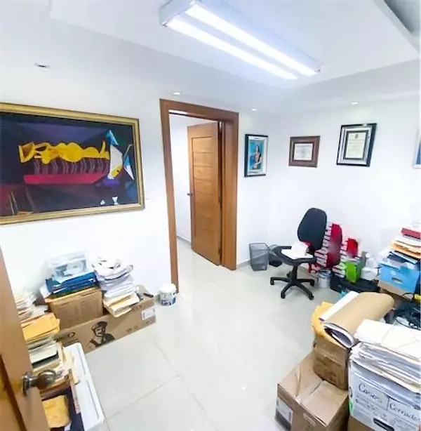 oficinas y locales comerciales - Local en Naco primer nivel  3