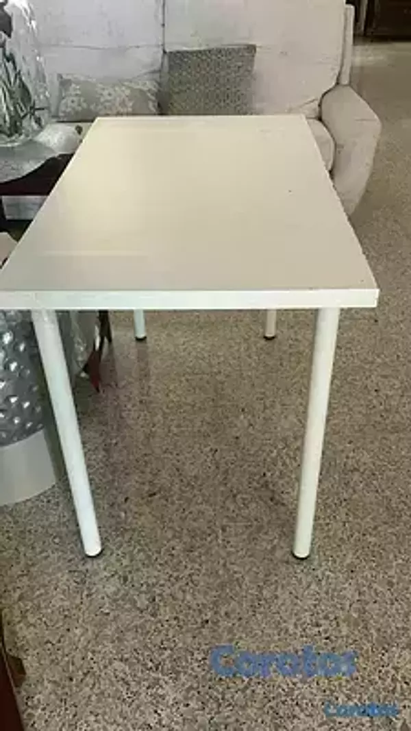 muebles y colchones - Mesa blanca. 1
