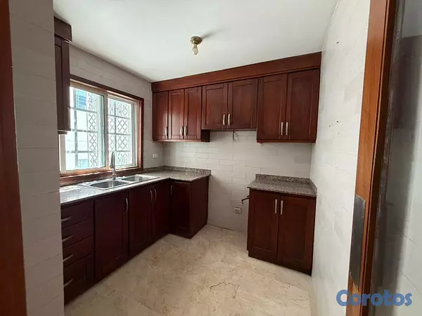 apartamentos - Amplio apartamento en alquiler en Evaristo morales 13