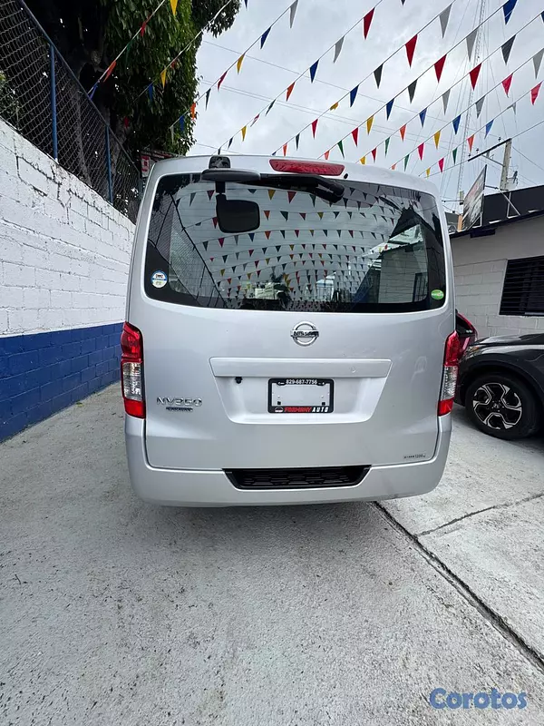 jeepetas y camionetas - NISSAN CARAVAN NV350 3