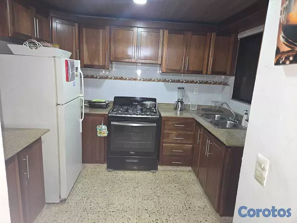 casas - Casa de 2 Niveles en Venta – Colinas del Seminario 12