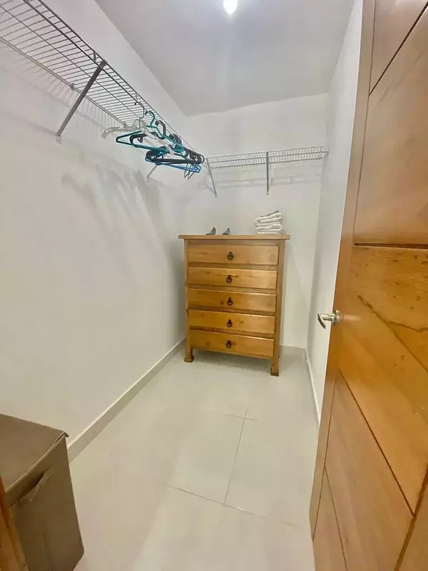 apartamentos - Apartamento en Alquiler
LOS RESTAURADORES
US$ 1,250.00 Amueblado 6