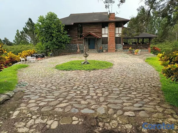 casas vacacionales y villas - Hermosa Casa de Campo y Finquita en Jarabacoa. Vista Espectacular. US$ 690,000 2
