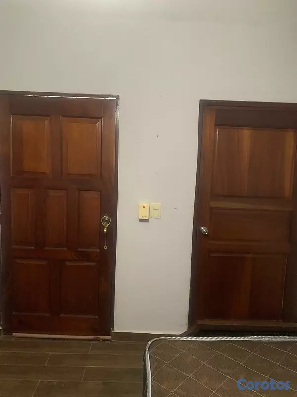 habitaciones y viviendas compartidas - Excelente ubicación, a una cuadra de la Independencia, amplia habitación  2