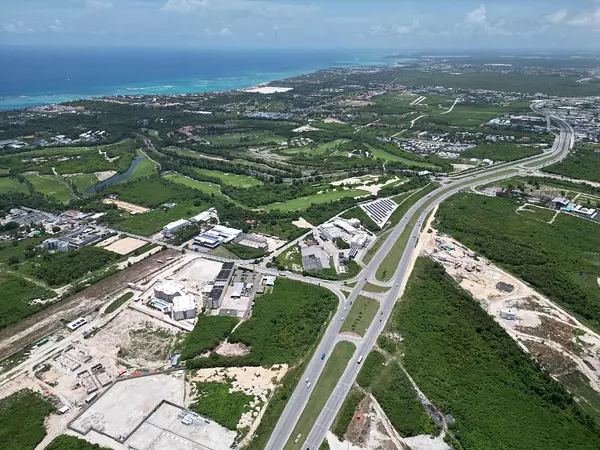 solares y terrenos - Solar de 20,000 metros en Prados de Punta Cana 9
