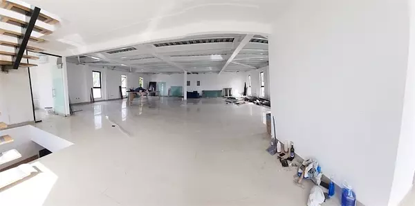 oficinas y locales comerciales - Local en arroyo hondo amplio  4