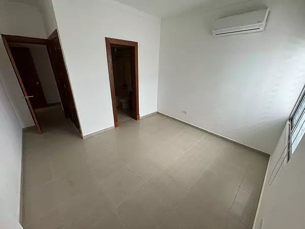 apartamentos - Apartamento en Alquiler
SERRALLES
USD 1,500.00 (Mantenimiento incluido)

 10