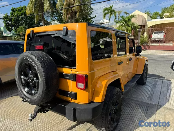 jeepetas y camionetas - Jeep Wrangler Sahara 2012 3
