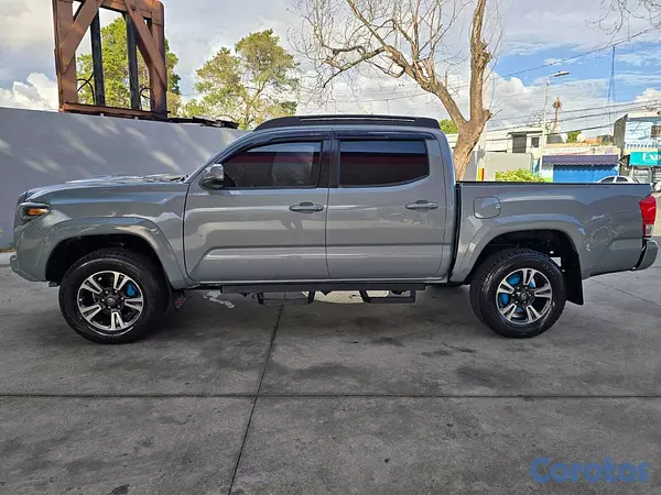 jeepetas y camionetas - TOYOTA TACOMA 2019 SUNROOF ASIENTOS EN PIEL  2