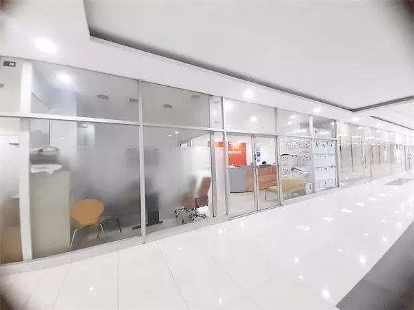 oficinas y locales comerciales - Local en naco zona céntrica 5