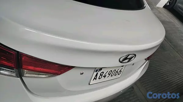 carros - Hyundai Elantra 2011 RD$430,000 5