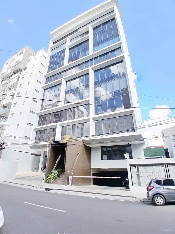oficinas y locales comerciales - Local céntrico en Evaristo morales  6