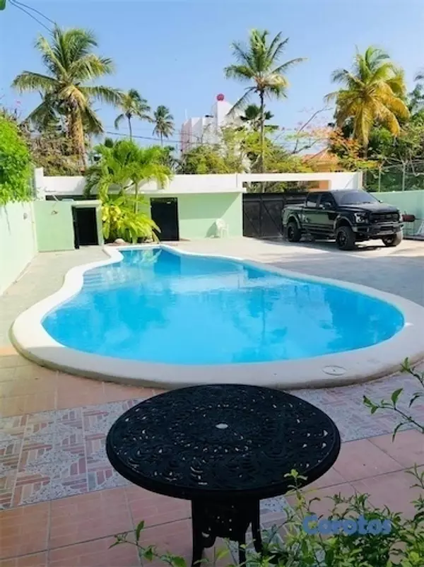 casas vacacionales y villas - Venta de hotel con 10 habitaciones en Juan dolio con piscina cerca de la playa  7