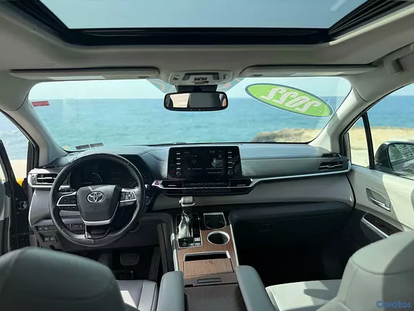 jeepetas y camionetas - Toyota Sienna XLE 2022 3