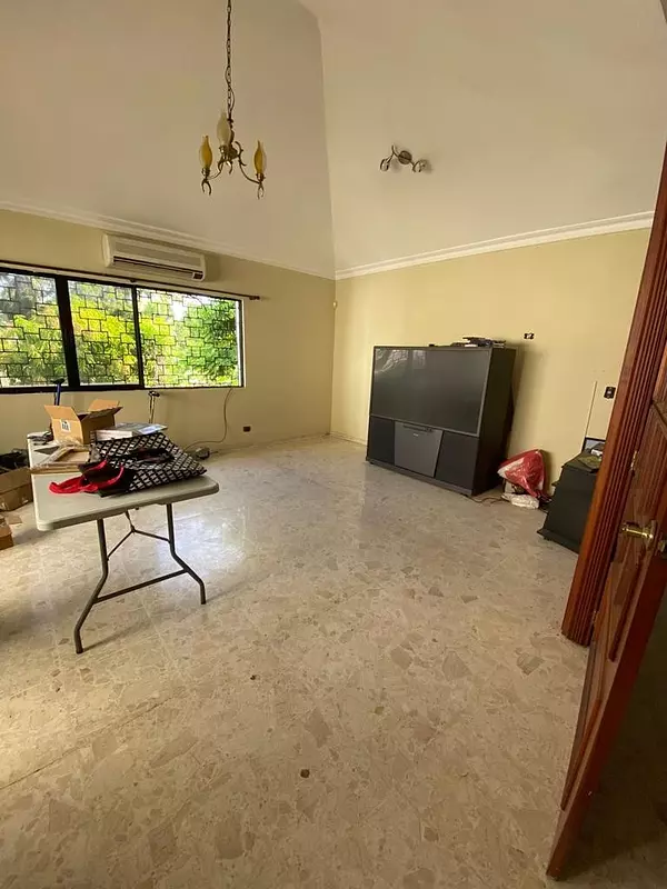casas - Residencia de 2 Niveles en Los Laureles  10
