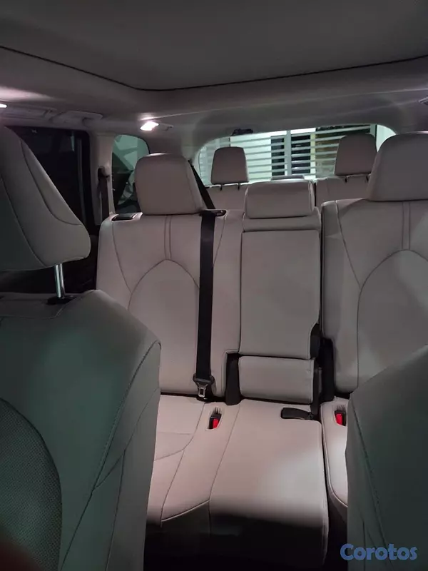 jeepetas y camionetas - 🚗Toyota Highlinder XLE 2025 - Como nueva, full de lujo.  10