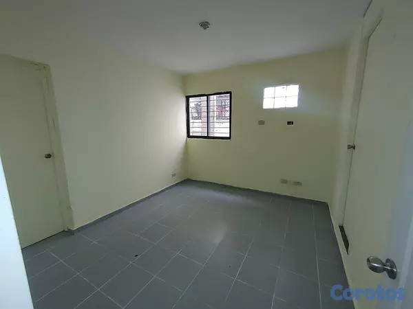 oficinas y locales comerciales - Oficinas y Locales en Zona Céntrica, Frente a Plaza de la Salud desde RD$12,500 6