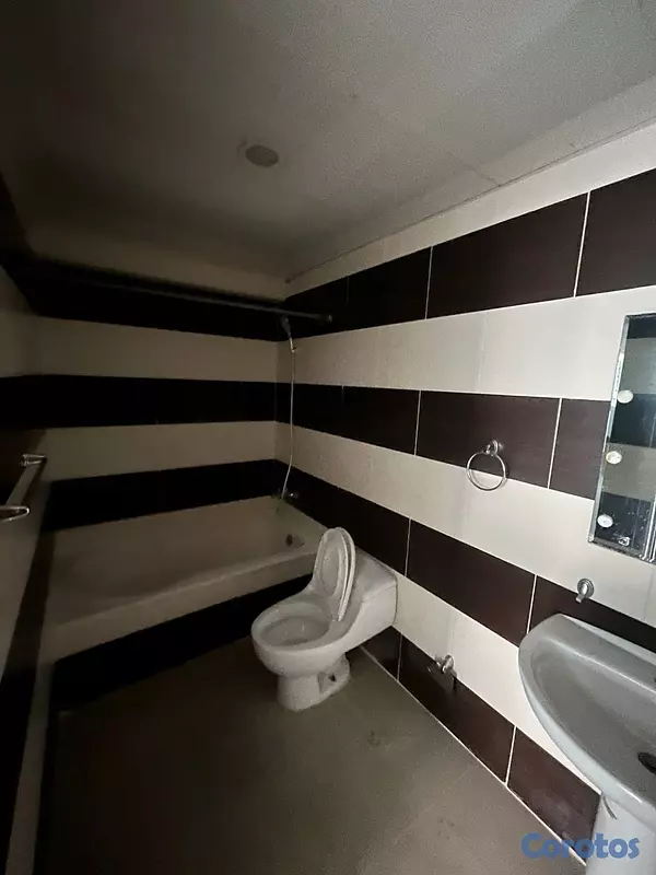 apartamentos - Amplio Apartamento en Alquiler – Bella Vista. 6to nivel. 11