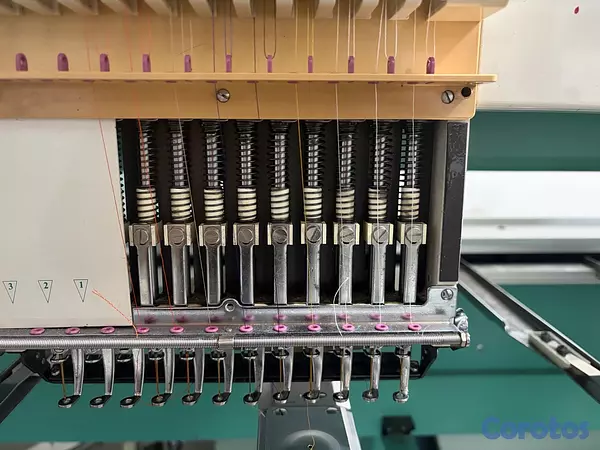 equipos profesionales - Máquina de bordar de cuatro cabezales  2