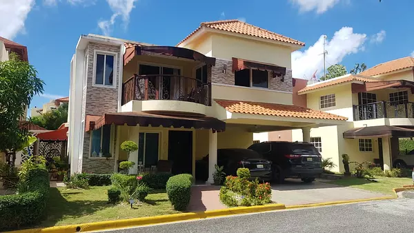 casas - Casa en Residencial Cerrado, con Piscina, Cancha de Tenis y más.  3