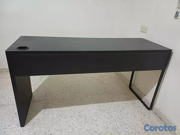 muebles y colchones - Escritorio Micke Ikea Usado 3