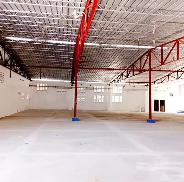 oficinas y locales comerciales - nave céntrica en Haina 3