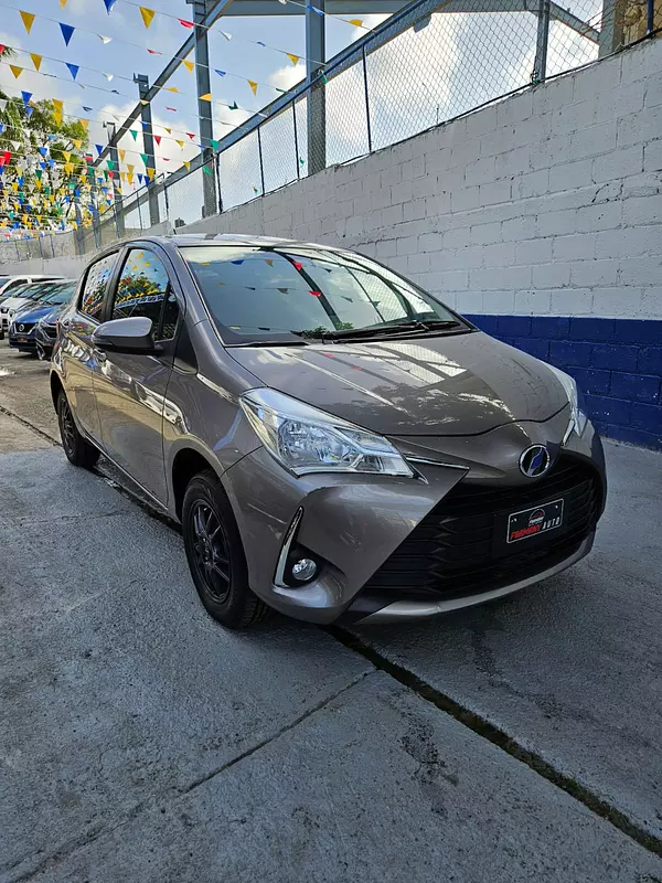 carros - TOYOTA VITZ 4