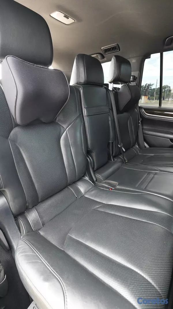 jeepetas y camionetas - Lexus LX 570 2016 135,000km en excelentes condicio 3