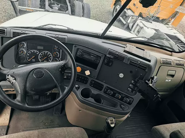 camiones y vehiculos pesados - FREIGHTLINER CASCADIA año 2013 4