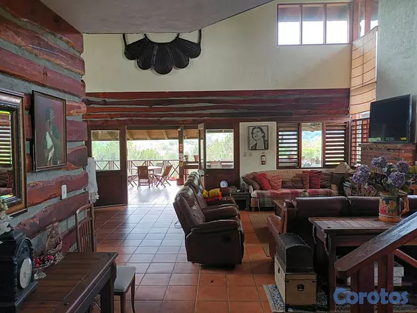 casas vacacionales y villas - Hermosa Casa de Campo y Finquita en Jarabacoa. Vista Espectacular. US$ 690,000 3