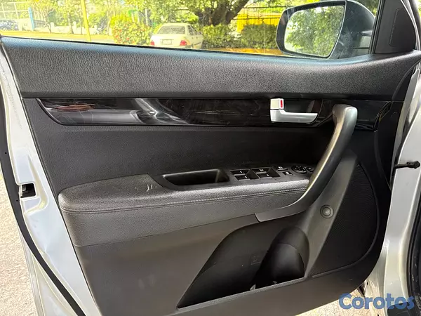 jeepetas y camionetas - Vendo kia sorento 2014  7