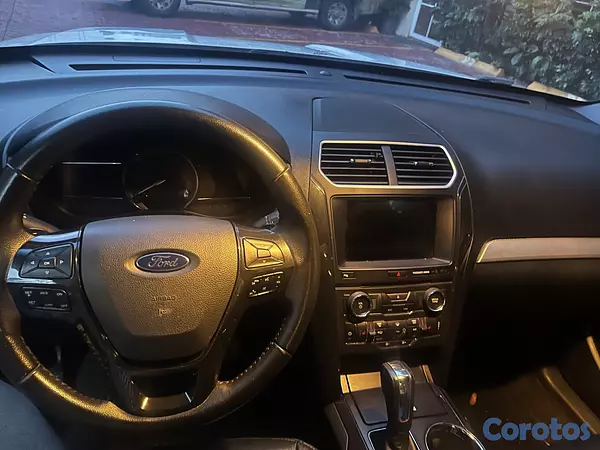 jeepetas y camionetas - Ford Explorer 2017 (Negociable)  6
