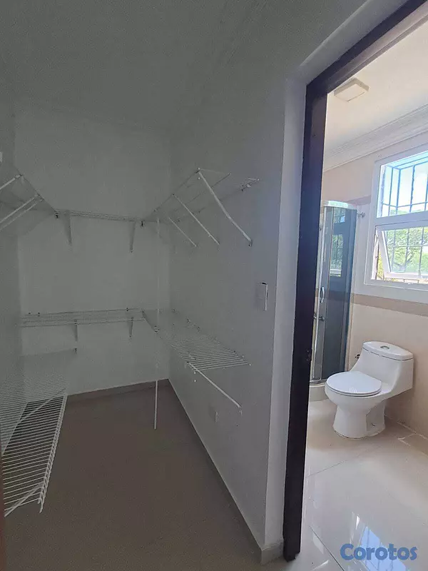 casas - Casa amplia y hermosa en alquiler, Villa María, Sa 2