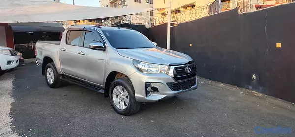 jeepetas y camionetas - Toyota hilux 2020 único dueño Pintura  3