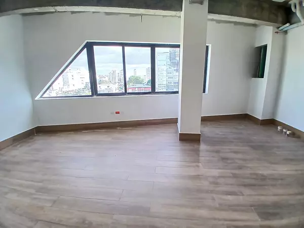 oficinas y locales comerciales - Local céntrico en Evaristo morales  7