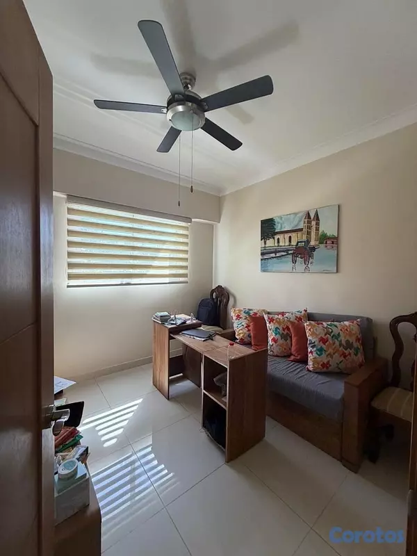 apartamentos - vendo en el millón tercer nivel tres habitaciones 2.5 baños dos parqueos balcón 12