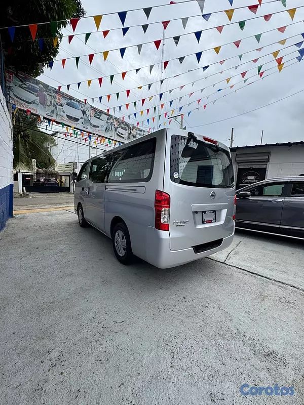 jeepetas y camionetas - NISSAN CARAVAN NV350 2