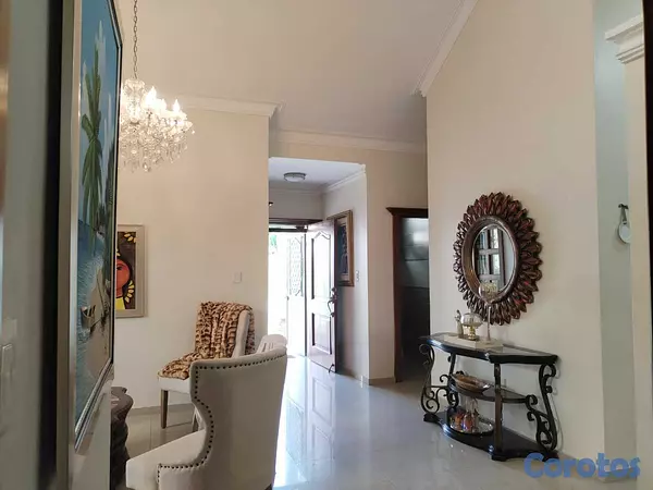 casas - Hermosa casa en venta: Avenida Independencia Urbanización Miramar.  7