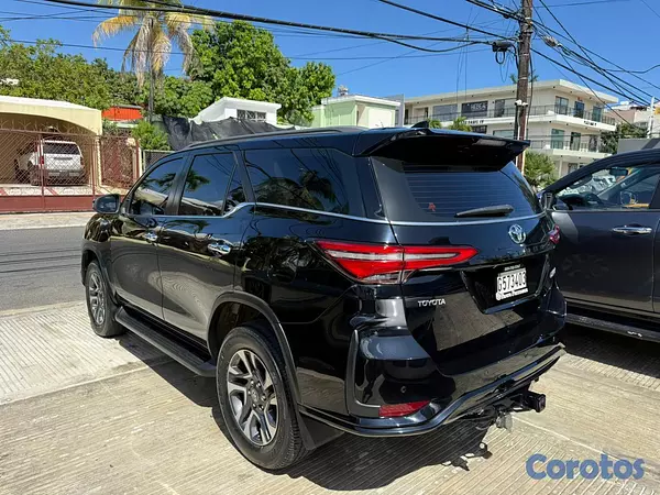 jeepetas y camionetas - Toyota Fortuner Diamond 2022 5