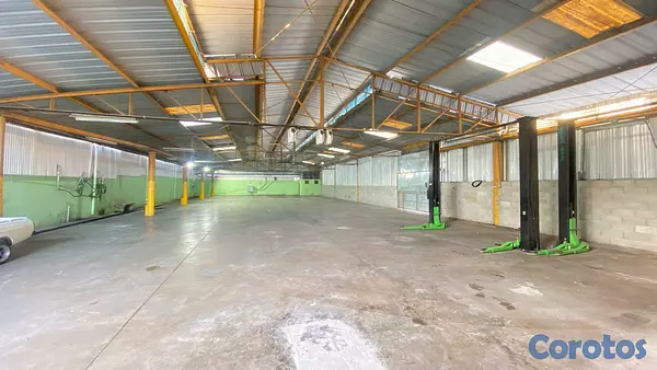 otros inmuebles - Alquilo nave de 500 metros en la Avenida 27 de Febrero 6