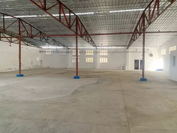 oficinas y locales comerciales - nave céntrica en Haina 4