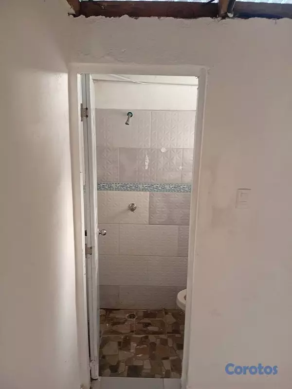 habitaciones y viviendas compartidas - Alquilo Aparta Studio Hombre solo Dominicano los M 5