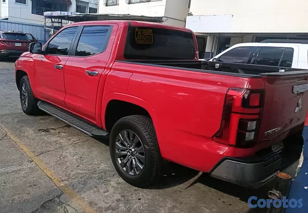 jeepetas y camionetas - Mitsubishi Tritón Diésel Doble Cabina 4WD 25  4
