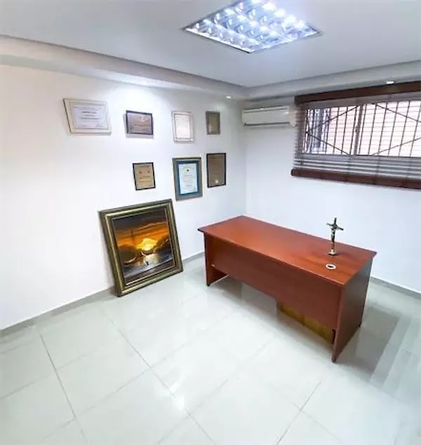 oficinas y locales comerciales - Local en Naco primer nivel  2