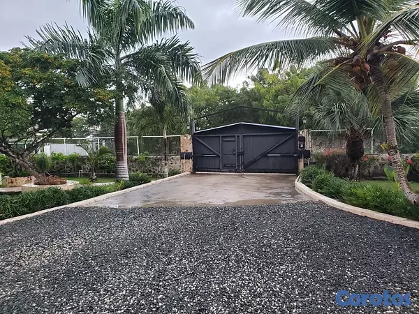 casas vacacionales y villas - venta de Villa en Cumayasa entre Juan dolió y la Romana a 500m2 de la playa  2